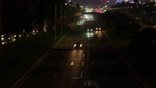夜晚城市道路交通实拍
