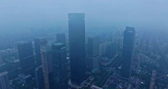 西安锦业路国瑞中心雨天云雾