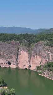 竖屏航拍福建泰宁大金湖丹霞地貌大赤壁景区