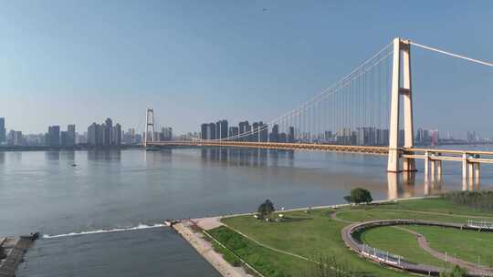 武汉江滩生活-白沙洲洪山江滩杨泗港大桥视频素材模板下载
