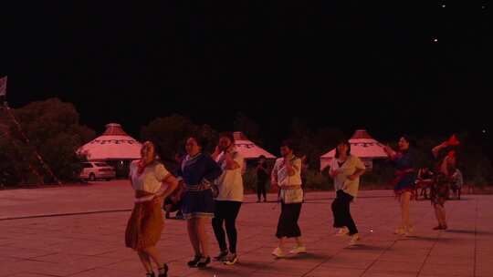蒙古包夜晚篝火晚会一群人聚会跳舞烟花合集视频素材模板下载