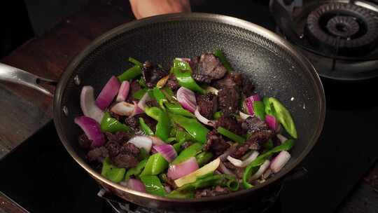 特色中餐辣炒牛肉及配料