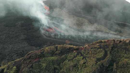 活跃的火山、烟雾、熔岩、无人机