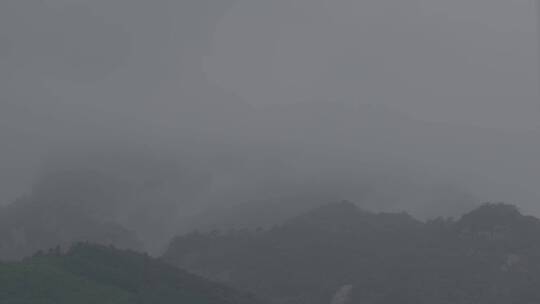 伏天云雾弥漫的大山LOG视频素材模板下载
