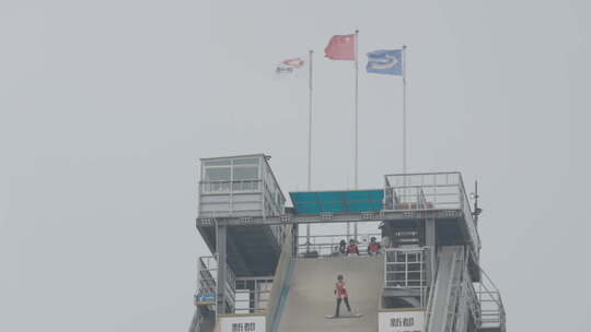 尖峰滑雪场 滑雪比赛 旱雪滑雪场