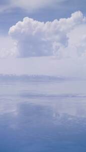 高清竖屏延时航拍新疆赛里木湖风云变化