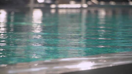 假日酒店游泳池特写镜头视频素材模板下载