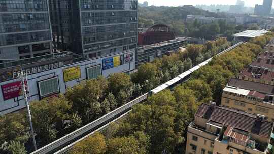 芜湖轨道交通1号线列车穿行城市航拍