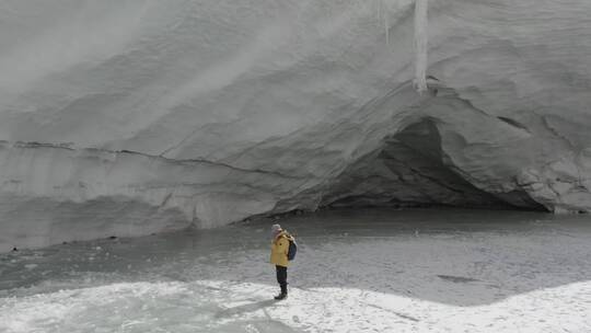 20211021秋天新疆南疆塔合曼 慕士塔格冰川 公路雪山 汽车航拍 4k 50p_0125