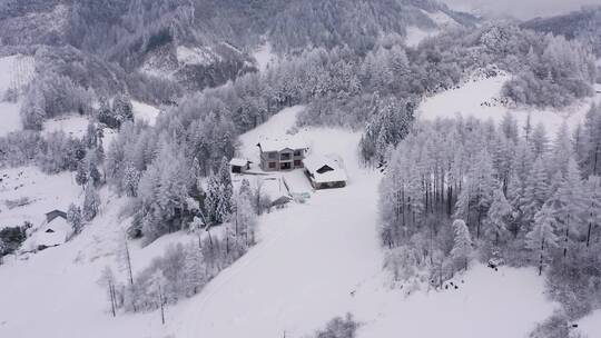 4k航拍恩施雪山雾凇峡谷风光