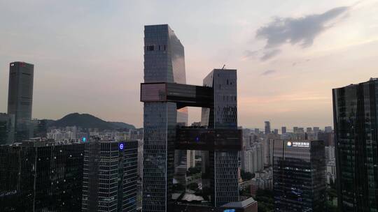 航拍深圳腾讯滨海大厦夜景