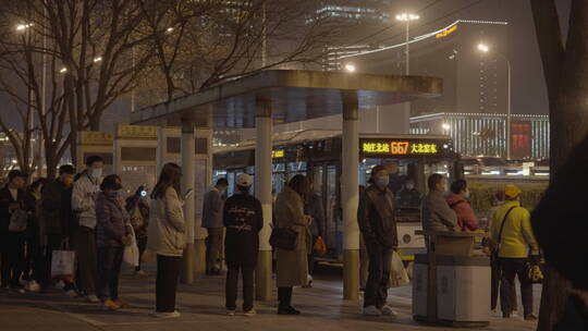 白领下班 城市通勤 夜景车流视频素材模板下载