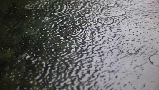 下雨 雨滴