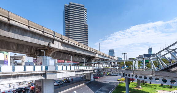 泰国曼谷城市风光在蓝天下的延时