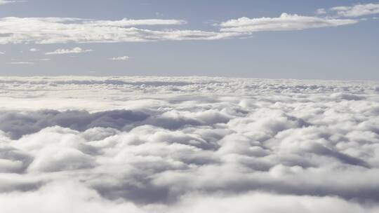 俯拍航拍天空中云层密布