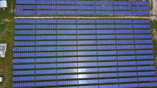 光伏发电太阳板可再生能源的太阳能农场