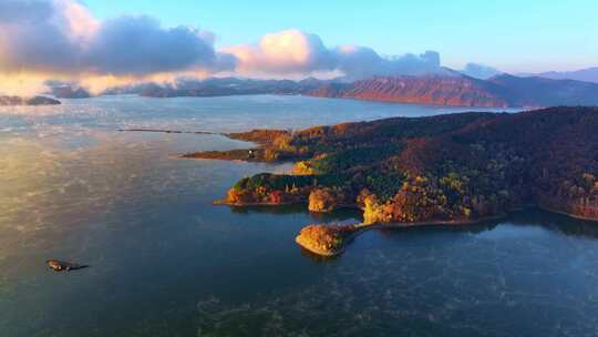 辽宁桓仁五女山桓龙湖秋天风景