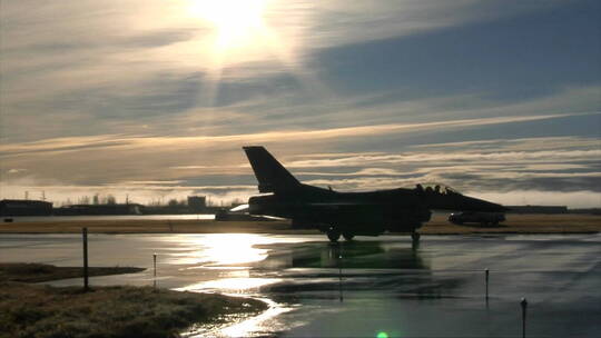 飞机在艾尔森空军基地准备起飞视频素材模板下载