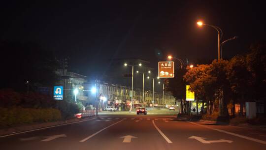 夜晚开车视频晚上驾驶汽车辆行车记录仪视角