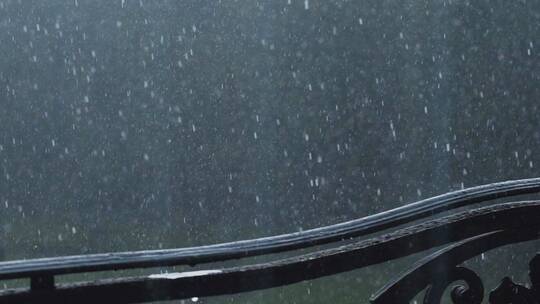大雨落在窗台栏杆上视频素材模板下载