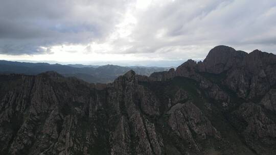 航拍内蒙克旗平顶山园园区的山