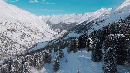 4K风景雪山森林航拍