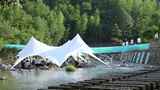 夏季玩水中露营亲子户外活动帐篷基地团建高清在线视频素材下载