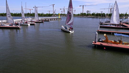 4K航拍上海临港滴水湖帆船基地