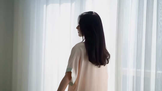 居家女性的惬意时光