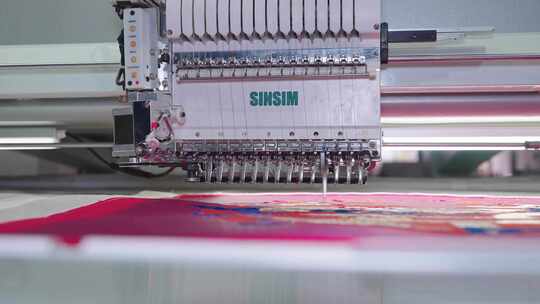 非遗民俗文化生产流水线机器刺绣作业场景