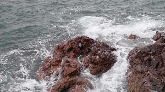 深圳海岸线-大梅沙礁石风起浪涌