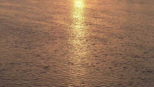 夕阳波光粼粼水面