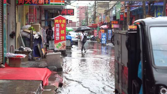 城中村下雨污水脏乱差环境视频素材模板下载