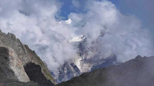 航拍四川甘孜贡嘎山卫峰爱德嘉峰雪山风光