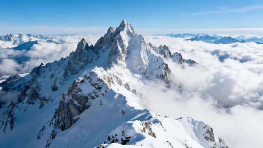 雪山云海航拍云雾缭绕