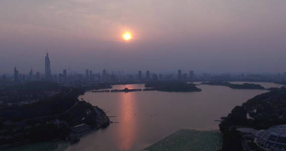 航拍南京玄武湖落日 太阳宫剧场紫峰大厦 推