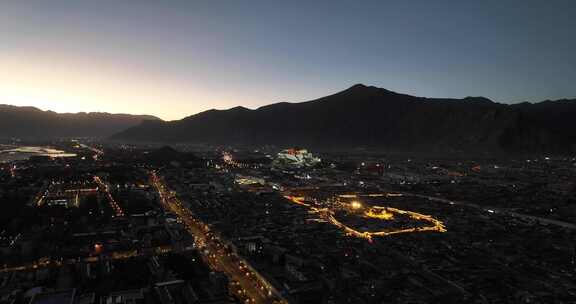 西藏拉萨布达拉宫与大昭寺夜景航拍