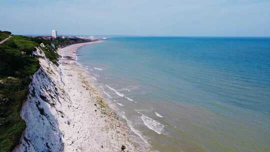 英国伊斯特本海岸的破浪