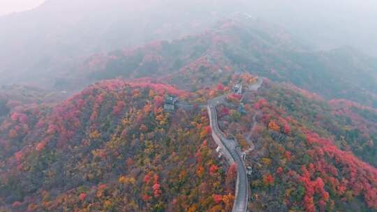 航拍万里长城秋天风景