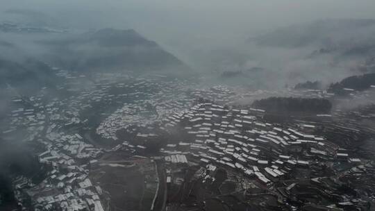 航拍西江千户苗寨雪景