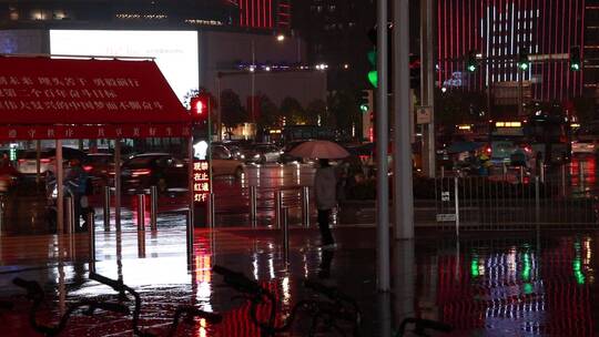 夜晚的城市街头