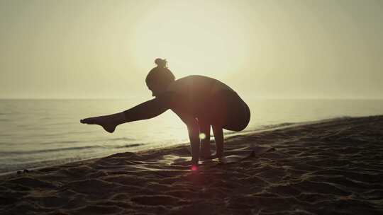 【合集】海边练瑜伽意境瑜伽特写镜头