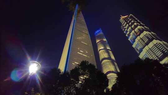 夜晚仰望陆家嘴高楼大厦夜景城市风景视频素