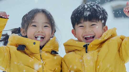 4K冬天下雪小孩儿童雪地快乐童年