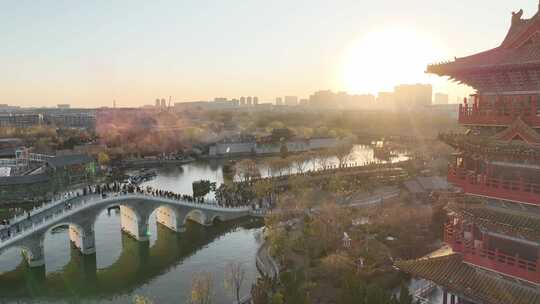 夕阳下唯美开封清明上河园景区开封景区航拍