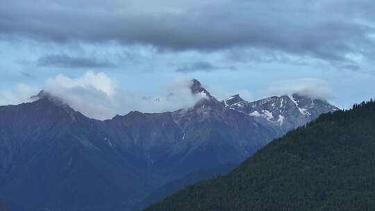 南迦巴瓦峰雨季航拍