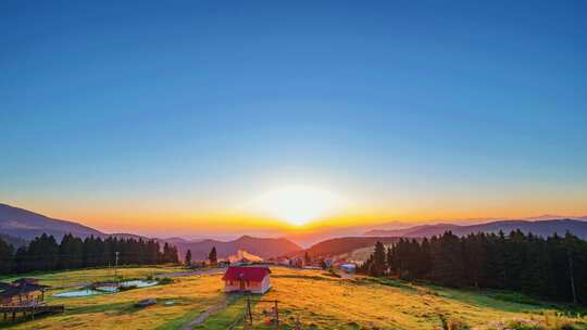 山间草原日落美景