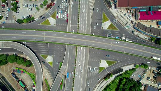 俯拍立交桥繁忙的道路车流