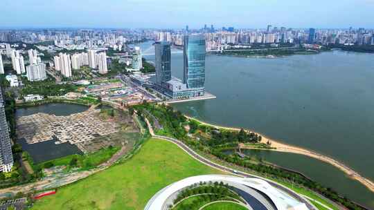 航拍海南海口海甸岛天空之山城市天际线风景