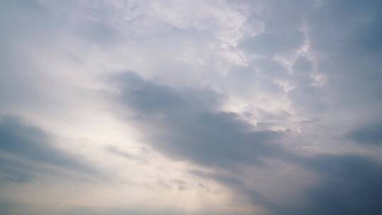 天空太阳云朵阳光穿过云层乌云气象天气变化